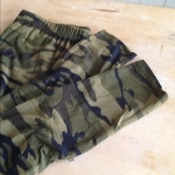 💥 LAST ONE 💥 ✨PLUS✨ Camo Print Soft Leggings - Picture 6 of 8